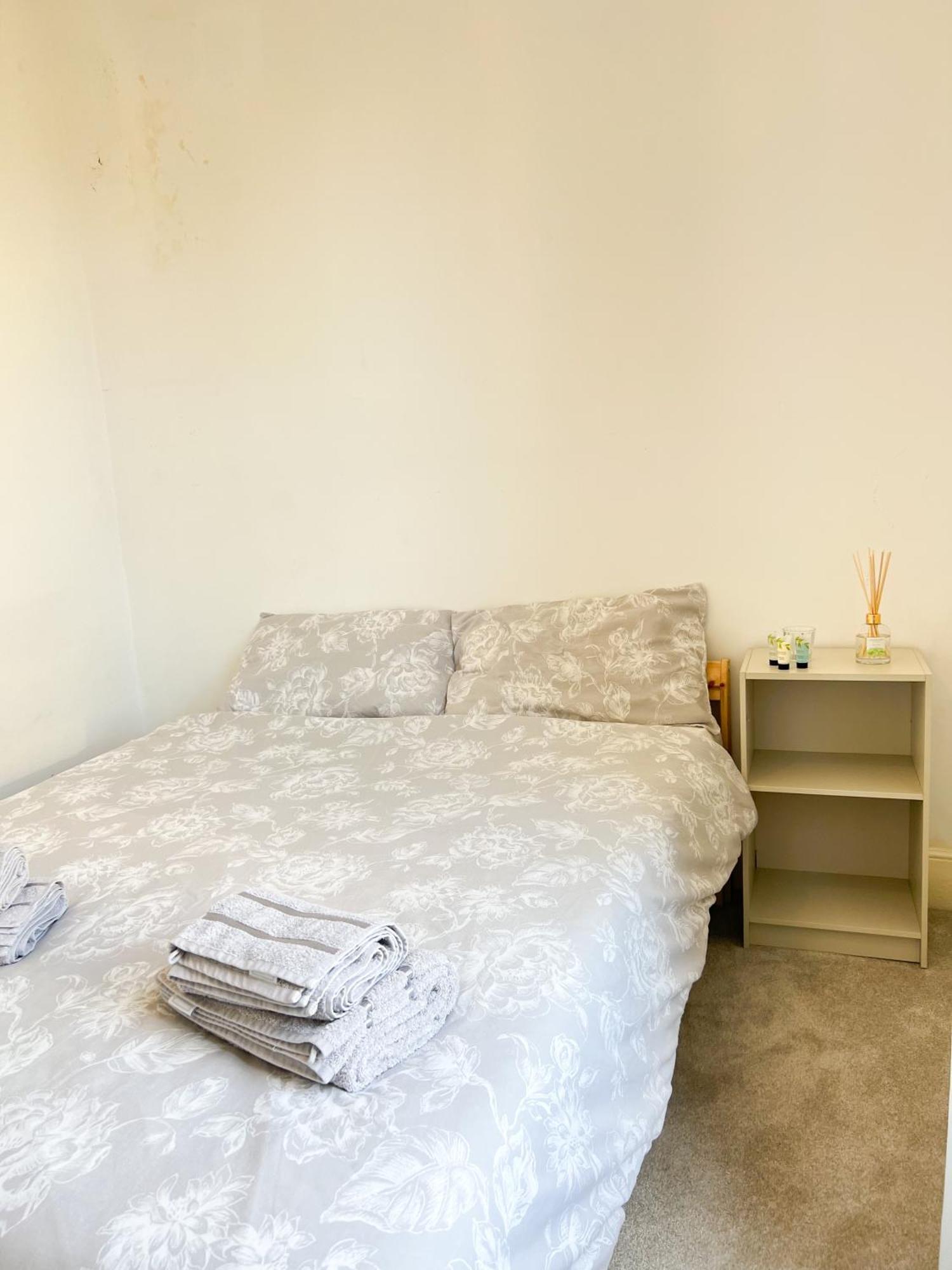Welcome 2 Bedrooms Flat In Wimbledon Londra Esterno foto